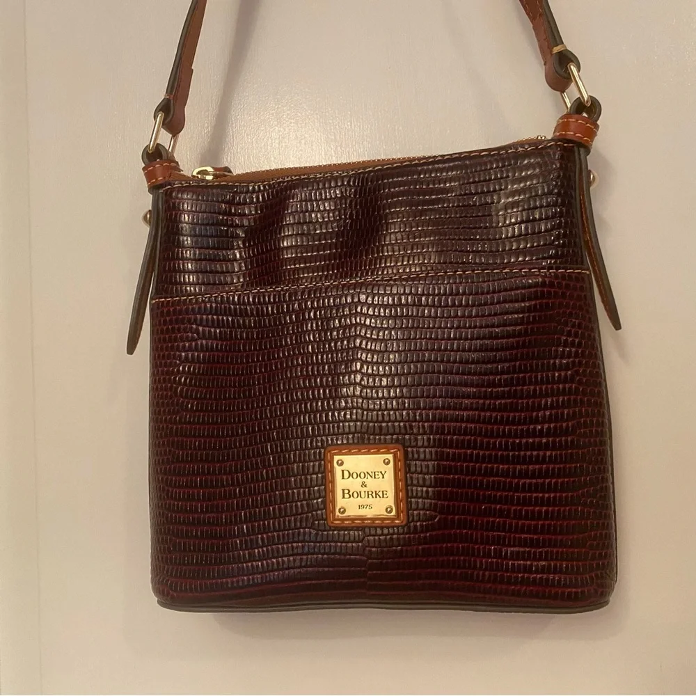 DOONEY & BOURKE BAG SHOULDER DARK RED TEXTURED CROC LOOK & BROWN LEATHER ZIPPER